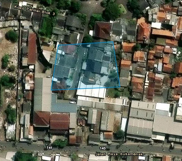 Pratinjau Simulasi Atap — menandai bidang atap di peta satelit MapLibre untuk menghitung jumlah panel surya